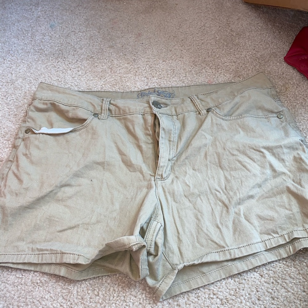 💜Tan Faded Glory shorts